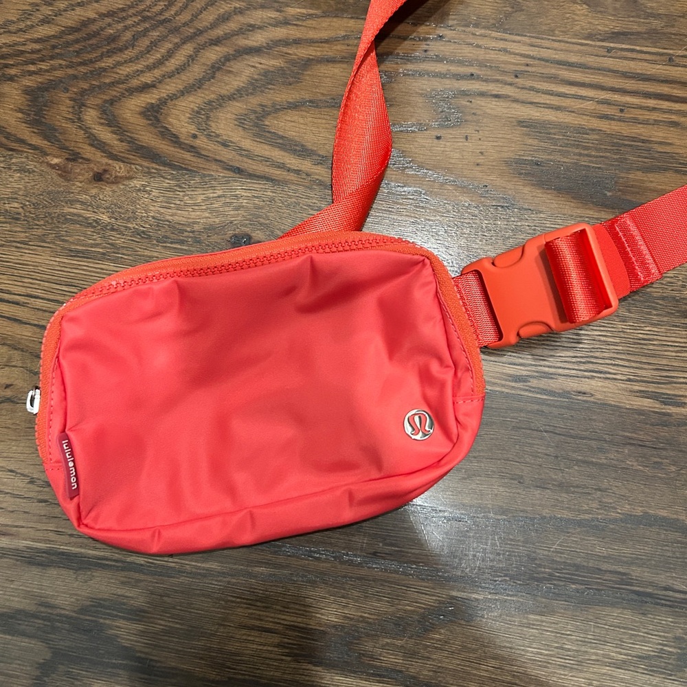 lululemon belt bag
